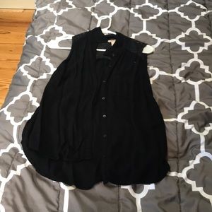 Arizona Jeans Co. sleeveless black button down